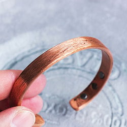 インドの純銅製バングル 美しいヘアライン調プレーンデザイン　マグネット6個内蔵　アーユルヴェーダやプージャで親しまれる銅　ユニセックスデザイン - サブ5