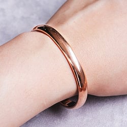 【自由に選べる3個セット】インドの純銅製バングル  アーユルヴェーダやプージャで親しまれる銅　ユニセックスデザイン　カッパーバングルの写真