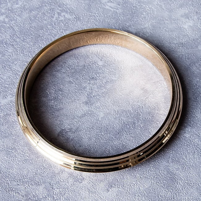 インドの真鍮製バングル ブラスカダ - Brass Kada 透かし彫り 3 - 上から観てみました。
