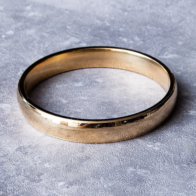 インドの真鍮製バングル ブラスカダ - Brass Kada ラウンド 2 - 側面からの様子です。