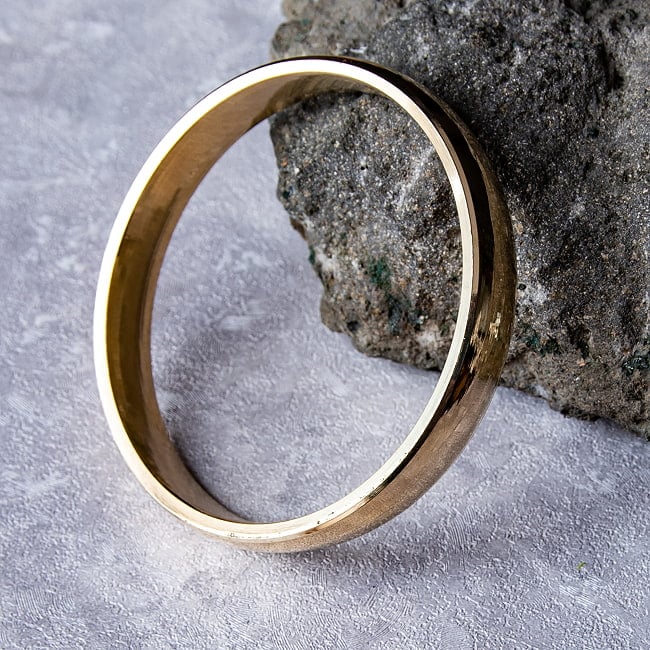 インドの真鍮製バングル ブラスカダ - Brass Kada ラウンドの写真真鍮バングル,ブラスカダ,カダ,Kada,Kara,インドバングル,エスニックバングル,男女兼用,ユニセックス,真鍮アクセサリー