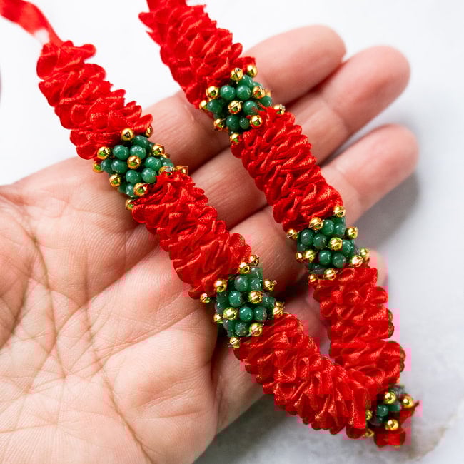 インドの花飾り【マーラー】小 4 - 手に持ってみるとこのくらいの大きさです。