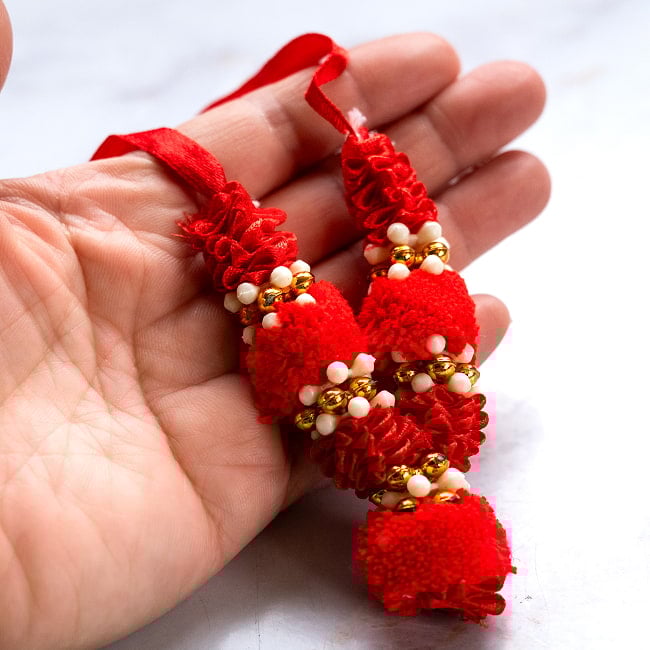 インドの花飾り【マーラー】小 4 - 手に持ってみるとこのくらいの大きさです。