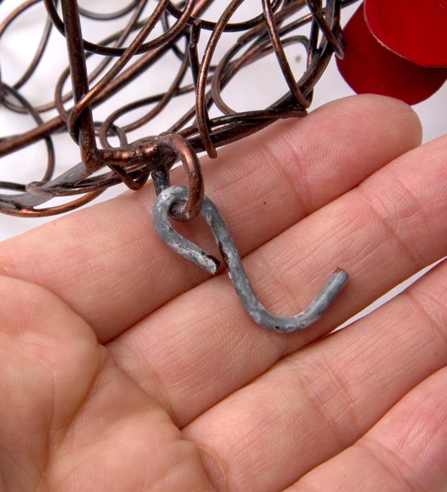 にわとりさん小物入れ Sサイズ【銀色】 6 - 留め金に、別の針金を使っている場合があります。ご理解の上お選びください。