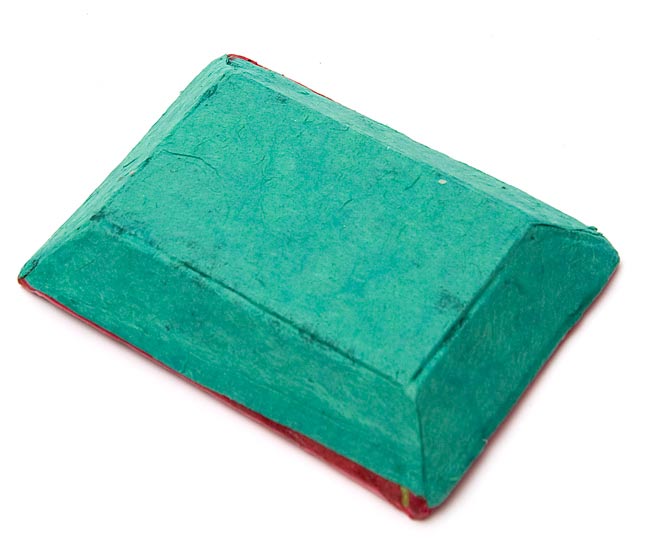 ミティラー村のカラフル飾り皿 - 花 - 【14cm x 10cm】 3 - 裏面はこんな感じです。なお、写真は同じ商品の別の色のものです