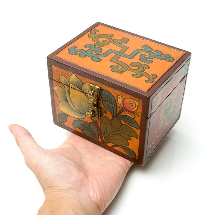 一点もの チベットの伝統小物入れ スヴァスティカとチャクラ の通販 送料無料 Tirakita Com