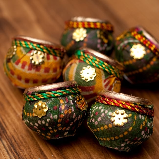 ディワリで使われる!装飾つきディアキャンドル6個セット 3 - 裏面の写真になります