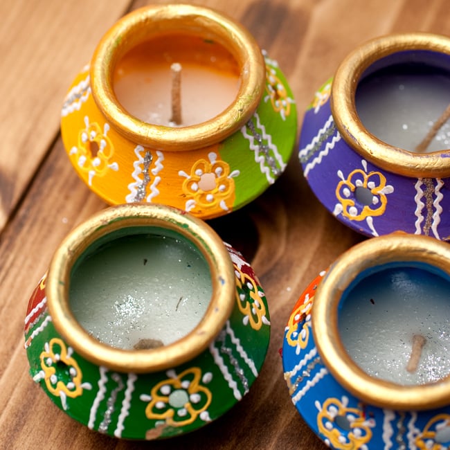 ディワリで使われる!装飾つきディアキャンドル4個セット 2 - 上からの拡大写真です