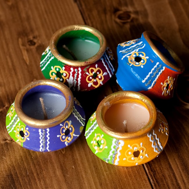 ディワリで使われる!装飾つきディアキャンドル4個セットの写真