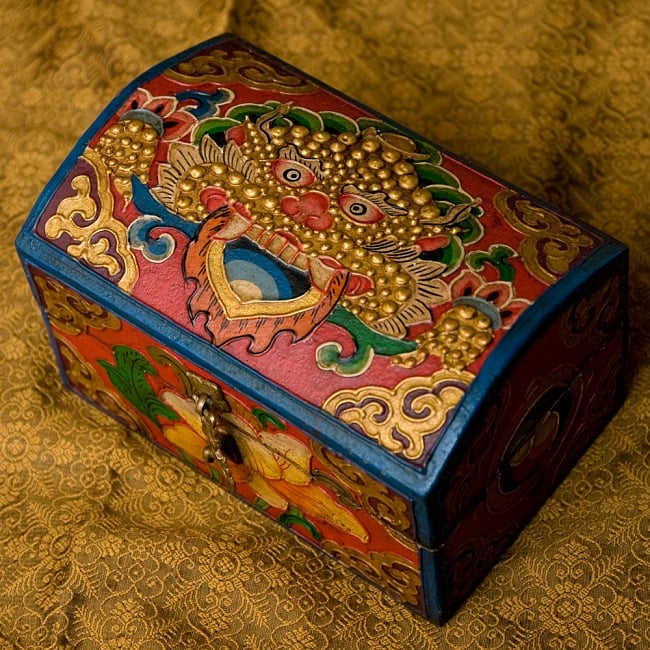 チベットの伝統小物入れ - 龍（凸型） 2 - 亡命チベット人の職人さんが手作りしています