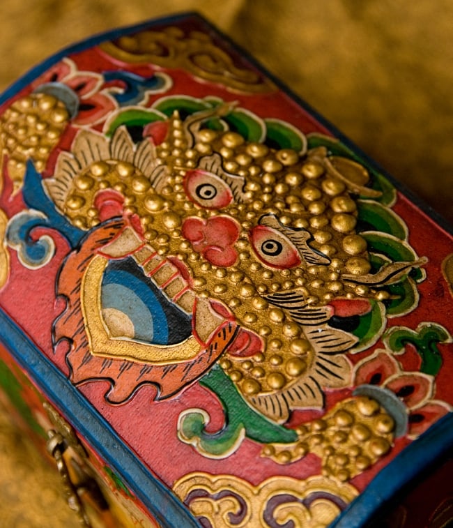 チベットの伝統小物入れ - 龍（凸型） 3 - とても丁寧に作られております