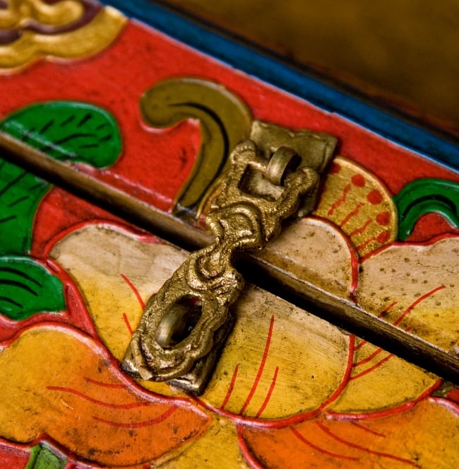 チベットの伝統小物入れ - 龍（凸型） 5 - チベット伝統の美しい色彩です