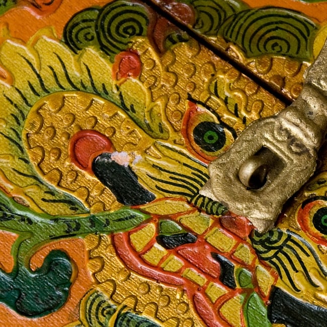 【一点限り】チベットの伝統木箱  11 - 剥げている部分です。