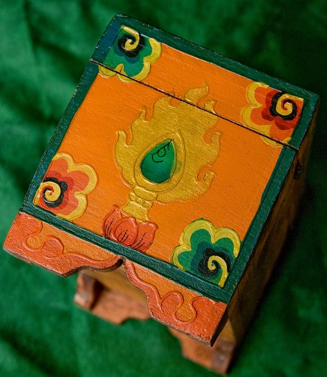 【一点限り】チベットの伝統木箱  6 - 側面部分です。