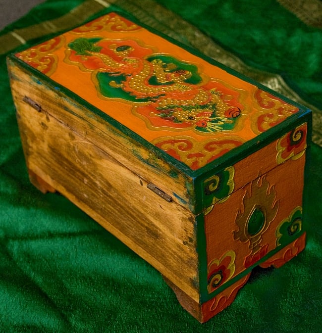 【一点限り】チベットの伝統木箱  7 - 裏面部分です。