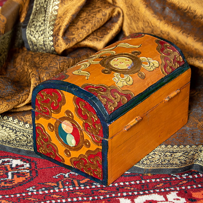 〔一点物〕チベットの伝統小物入れ　美しい色彩と吉祥文様　宝箱型 5 - チベット伝統の美しい色彩です