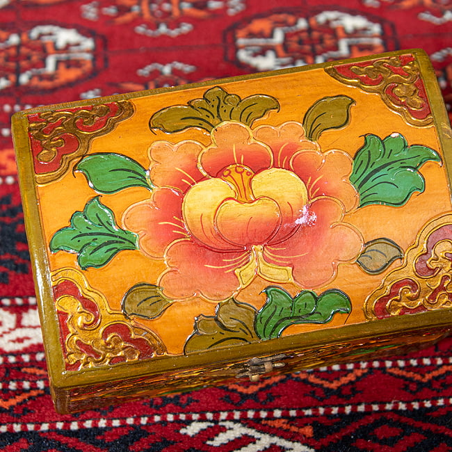〔一点物・訳あり〕チベットの伝統小物入れ　美しい色彩と吉祥文様　宝箱型 2 - 亡命チベット人の職人さんが手作りしています
