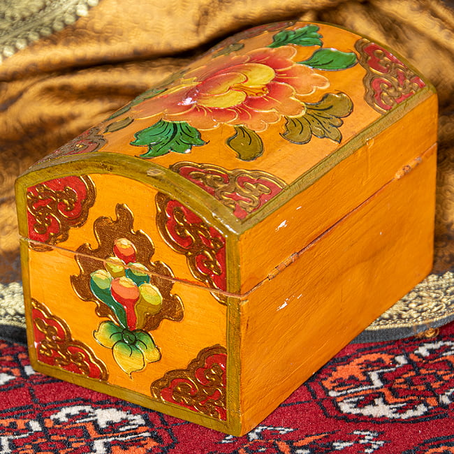 〔一点物・訳あり〕チベットの伝統小物入れ　美しい色彩と吉祥文様　宝箱型 5 - チベット伝統の美しい色彩です