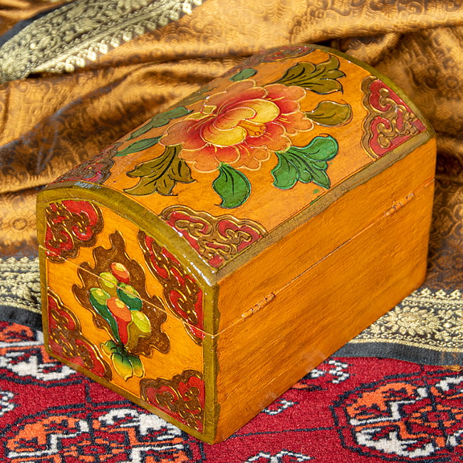 〔一点物〕チベットの伝統小物入れ　美しい色彩と吉祥文様　宝箱型 5 - チベット伝統の美しい色彩です