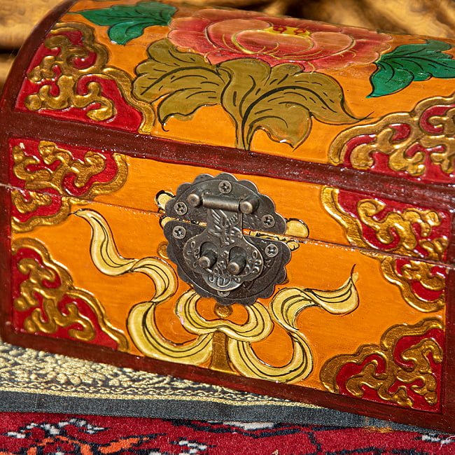 〔一点物〕チベットの伝統小物入れ　美しい色彩と吉祥文様　宝箱型 3 - とても丁寧に作られております