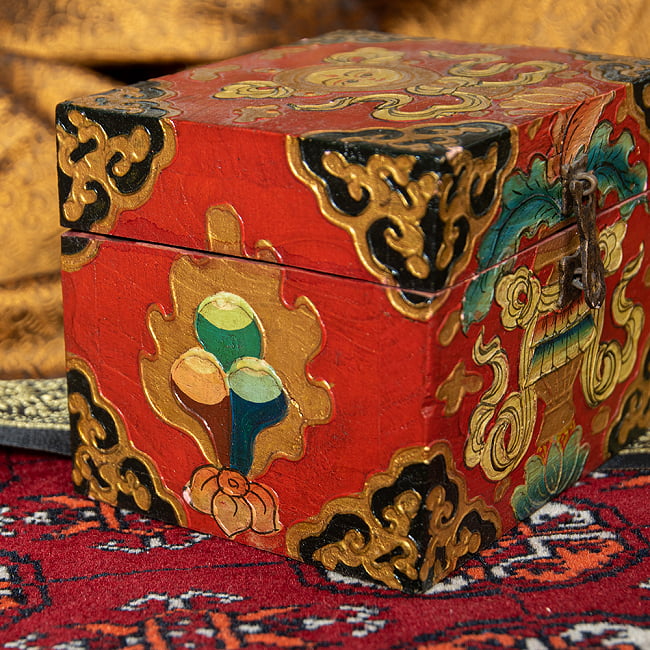 〔一点物〕チベットの伝統小物入れ　美しい色彩と吉祥文様 4 - 別の角度からです