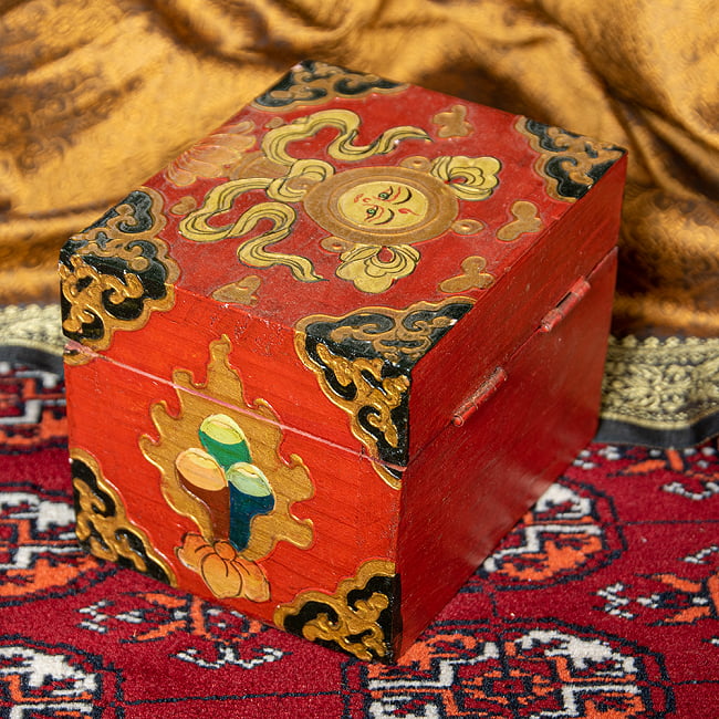 〔一点物〕チベットの伝統小物入れ　美しい色彩と吉祥文様 5 - チベット伝統の美しい色彩です