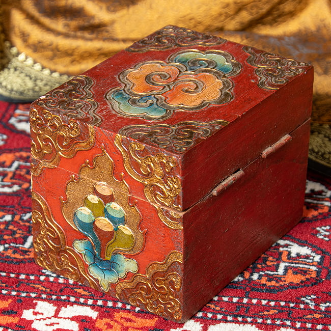 〔一点物〕チベットの伝統小物入れ　美しい色彩と吉祥文様 5 - チベット伝統の美しい色彩です