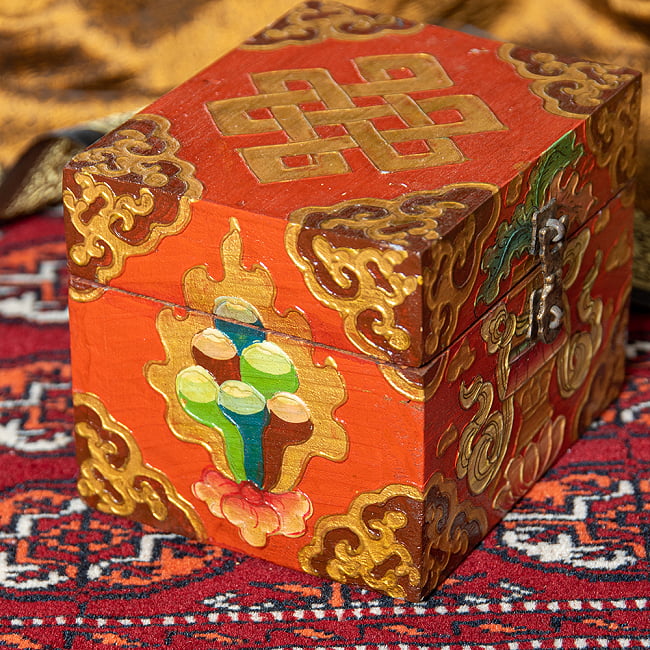 〔一点物〕チベットの伝統小物入れ　美しい色彩と吉祥文様 4 - 別の角度からです