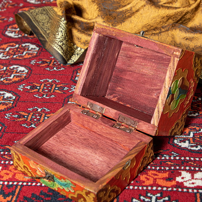 〔一点物〕チベットの伝統小物入れ　美しい色彩と吉祥文様 6 - 中は小物入れになっています