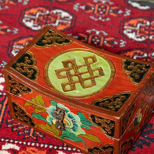 〔一点物〕チベットの伝統小物入れ　美しい色彩と吉祥文様　凹型 3 - とても丁寧に作られております