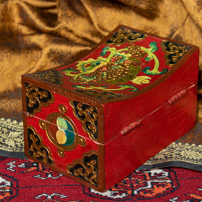 〔一点物〕チベットの伝統小物入れ　美しい色彩と吉祥文様　凹型 5 - チベット伝統の美しい色彩です