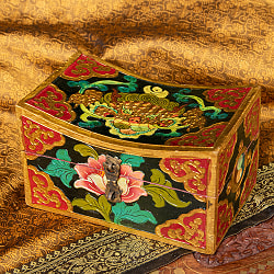 〔一点物〕チベットの伝統小物入れ　美しい色彩と吉祥文様　凹型の商品写真