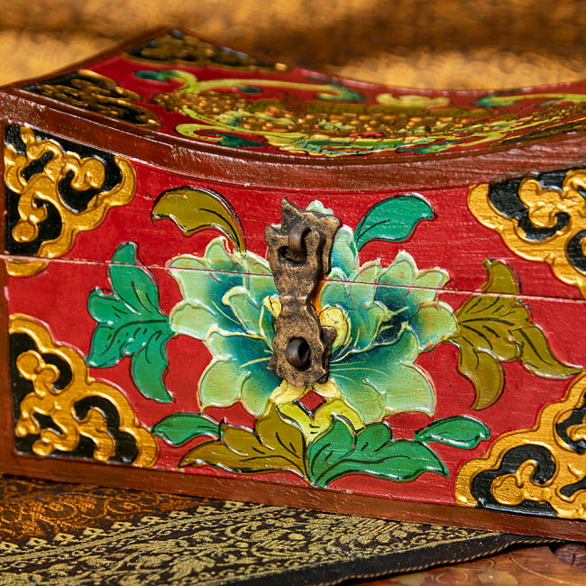 〔一点物〕チベットの伝統小物入れ　美しい色彩と吉祥文様　凹型 3 - とても丁寧に作られております