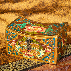 〔一点物〕チベットの伝統小物入れ　美しい色彩と吉祥文様　凹型の商品写真