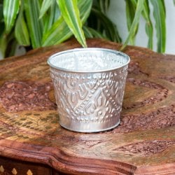 バリの飾りつきマルチバスケット 手打ち細工が美しい 高さ：9cm 直径：10.5cm(ID-CFLSP-475)