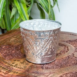 バリの飾りつきマルチバスケット 手打ち細工が美しい 高さ：12cm 直径：13.5cm(ID-CFLSP-476)