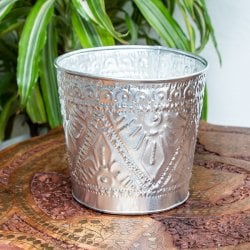 バリの飾りつきマルチバスケット 手打ち細工が美しい 高さ：14cm 直径：15.5cm(ID-CFLSP-477)