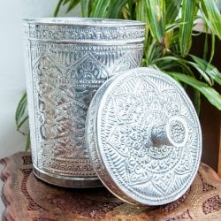 バリの飾りつきマルチバスケット 手打ち細工が美しい 蓋付き 高さ：41cm 直径：27.5cm(ID-CFLSP-480)