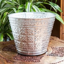 バリの飾りつきマルチバスケット 手打ち細工が美しい 高さ：19.5cm 直径：25cm(ID-CFLSP-481)