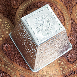 バリの飾りつきマルチバスケット 手打ち細工が美しい スクエア 高さ：14cm 幅：16cm - サブ4