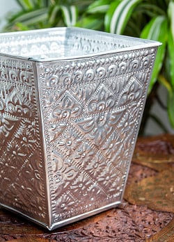 バリの飾りつきマルチバスケット 手打ち細工が美しい スクエア 高さ：19.5cm 幅：17.5cm - サブ2