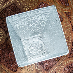 バリの飾りつきマルチバスケット 手打ち細工が美しい スクエア 高さ：19.5cm 幅：17.5cm - サブ3