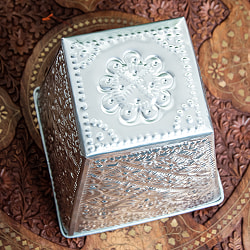 バリの飾りつきマルチバスケット 手打ち細工が美しい スクエア 高さ：19.5cm 幅：17.5cm - サブ4