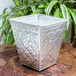 バリの飾りつきマルチバスケット 手打ち細工が美しい スクエア 高さ：19.5cm 幅：17.5cm(ID-CFLSP-484)