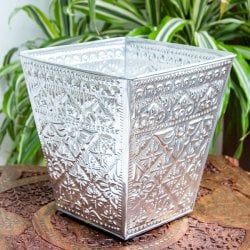 バリの飾りつきマルチバスケット 手打ち細工が美しい スクエア 高さ：21cm 幅：20cm(ID-CFLSP-485)