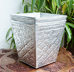 バリの飾りつきマルチバスケット 手打ち細工が美しい スクエア 高さ：23cm 幅：22cm - サブ5