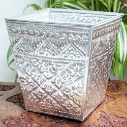 バリの飾りつきマルチバスケット 手打ち細工が美しい スクエア 高さ：25cm 幅：24cm(ID-CFLSP-487)