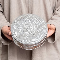 バリの飾りつきラウンドボックス 手打ち細工が美しい 直径：約17.5cm - サブ5