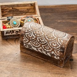 チェスト型の小物入れ 環境にやさしいマンゴーウッド製 9cm x 15.5cm