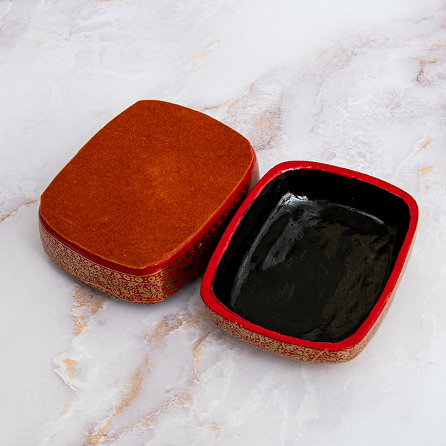 【超高精細・一点もの】カシミールのペーパーマッシュ 長方形小物入れ 約9cm x 約7cm 11 - 裏面の様子です。